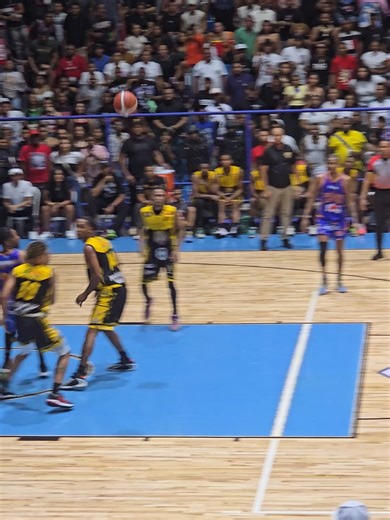 😱 TRIPLE BRUTAL DE MOCA #tbsbarahona #basketball #viral #hoops #triples