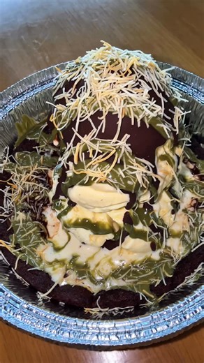 Shhhhimeating on Instagram: "@bjsrestaurants new dubai pizookie!! #bjsrestaurant #dubaichocolate #pizookie #eating #mukbang #fyp"