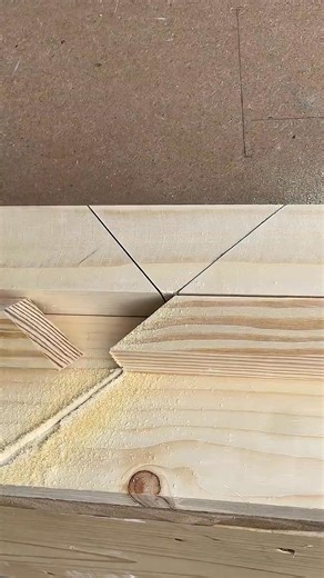 A simple but useful tip for cutting wood accurately. | Amazing Tips