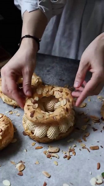 Pâte à choux pastries (Paris-Brest & eclairs)