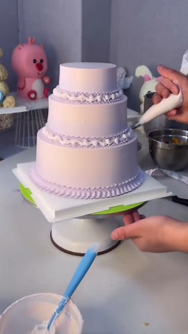 Delicious 3 Layer Cake Tutorial
