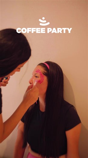 Con baile y café ☕💃🏽🔥 disfrutamos la #CoffeeParty en Flow Lab. Un espacio para conectar, sudar y bailar entre amantes del café que fluyen, sin miedo a brillar. ✨ ¿Te interesa un próximo Coffeeflow?” #FlowLab #MovimientoQueInspira #CoffeePartyFlow #cofeeflow #ComunidadActiva