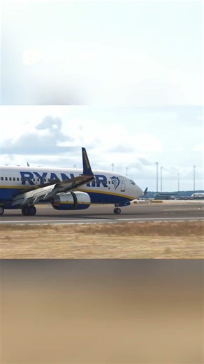 Ryanair Plane Lands Smoothly #msfs2024 #flightsim #msfs2020