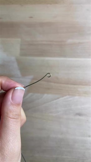 اسم منال مع حجر التورمالين في مجوهرات مخصصة