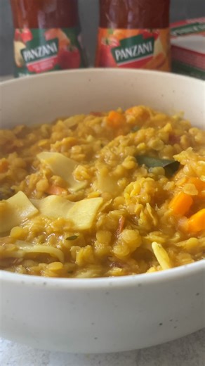 Cook With Moris revisite le fameux dhal pita avec des lentilles rouges, feuilles de lasagne et la sauce tomate vég Panzani. 🍅✨ Idéal pour le carême ou toute envie de plats 100% végétariens, nos sauces Panzani apportent saveur, praticité et qualité italienne à vos recettes du quotidien. 🍝 Suivez-nous pour d’autres recettes veg gourmandes ! #panzani #panzanimoris | Panzani Maurice