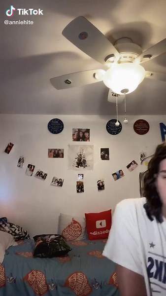 Annie Singing Scene: The Funniest Song Existence