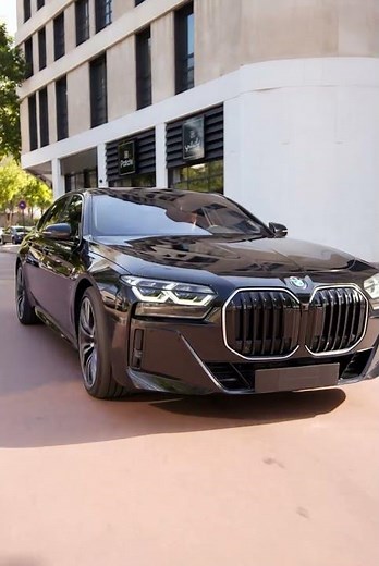 The New BMW 7 Series Looks INSANE in Black 😳🔥