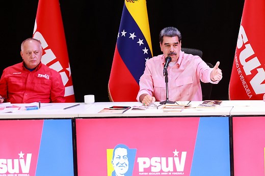 (VIDEO) Maduro advierte sobre una "huelga general insurreccional" en caso de un golpe en Venezuela
