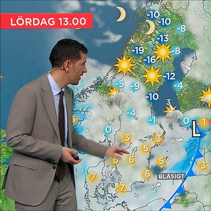 På lördag blir det nederbörd från två vädersystem. Det första ger snöfall i norra Svealand och regn i södra Svealand samt stora delar av Götaland tidigt på morgonen. Snöfallet kan vara ymnigt och väntas 5 till 10 cm snö i nordöstra Svealand. I sydöstra Svealand kan det finnas risk för ishalka i samband med regnet. På kvällen drar det andra lågtrycket in med regn i Götaland och stora delar av Svealand samt snö i södra Norrland. Det blir mycket moln, även mellan lågtrycken. I Norrland blir det inl