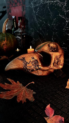 NEW Plague Doctor mask painted in Collaboration with @feklova_anastasiia . One of a kind Raven mask is available for purchase 🖤 Write me admit to Order Only one is available for purchase! 🔝 . . Comfortable to wear ☺️ Free Worldwide Shipping 🌍 Suitable for home decoration 🖤 #plaguedoctor #plaguedoctormask #animeplague #plaguedoctorcosplay #raventattoo #halloween2023 #deathnote #deathmask | Workshop RS