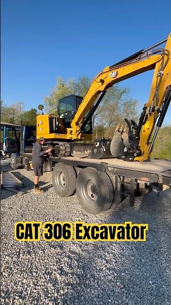 I love the New Equipment Smell!! Carlito is laying miles of pipe on this job. CAT 306 Second Job.⚒️