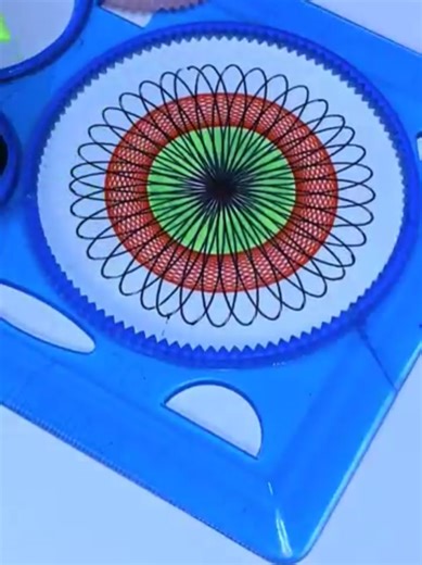 Dazzling Spirograph Art: A Satisfying Video Experience