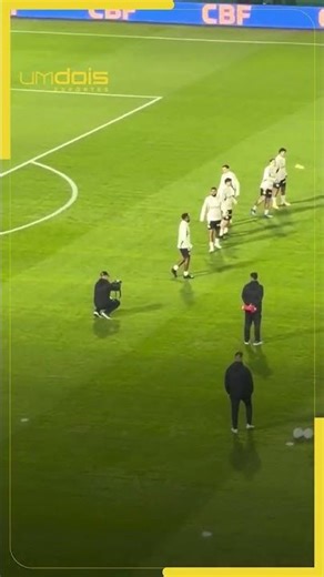 NEYMAR: O camisa 10 do Santos já está aquecendo no Couto Pereira.