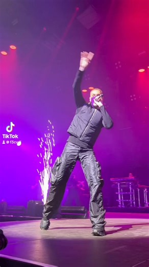 M Pokora et son public chantent Alexandrie Alexandra de Cloclo au #printempsdebourges 🕺🪩 | France 3 Centre-Val de Loire