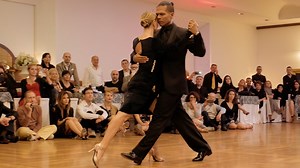 Sebastian Arce and Mariana Montes dance “Gallo ciego” played live by TANGO EN VIVO at the 7th BARI INTERNATIONAL TANGO CONGRESS 2017 in Bari, Italy. If you like Tango videos, support 030tango on http://www.patreon.com/030tango Brought to you with the support of Bari Tango Congress http://www.baritangocongress.com Visit 030tango for more videos http://www.030tango.com Recorded on 2017/11/11 #030tango #tango #ArceMontes | 030tango