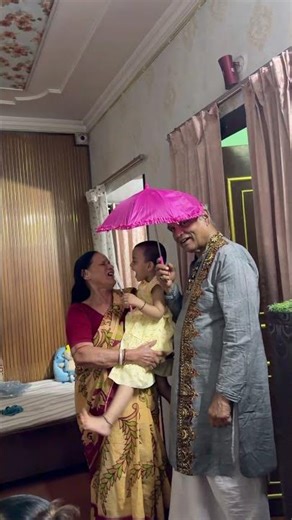 Dhoop Se Bachne Ke Liye Amayra Ne Apna Chotu Umbrella Dada Ko De Diya aur bola chalo☂️👶 So Cute ❤️