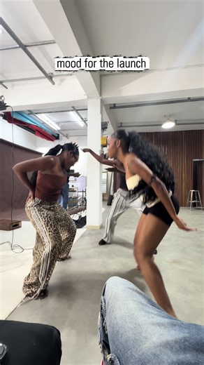 when the vibes are so good the non dancers start looking for their dancer names. Lets welcome NOVA DANCES! @Nova Zanetor @Blackcandy🖤 4 DAYS TIL WERE LIVE😩😩😩 #liyadances #kofa