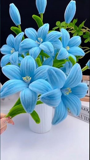 Blue lily flower petal tutorial #diy #flowers #gift #craft #handmadegifts #diygift #handcraft