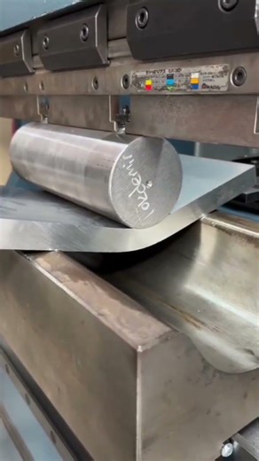 the process of bending thick steel with heavy equipment #shorts