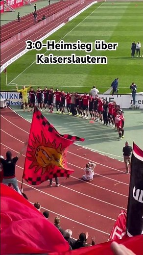 Der #FCN feiert den 3:0-Heimsieg in der Kurve