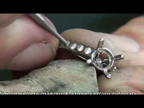Four claw diamond ring