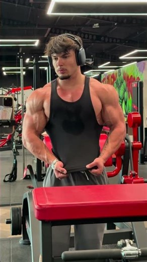 Flex & Gains – Showing Off Our Best Physique at the Gym- mikeralg #aesthetic #fitness