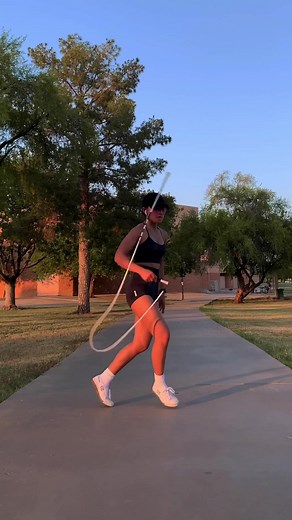 Best cardio out there🤌 @doyouevenofficial code: RHEA10 #shuffling #jumprope #jumpropetricks