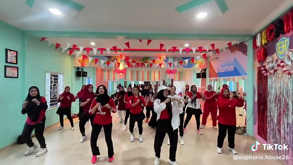 Senam Kreasi Populer untuk Emak-Emak