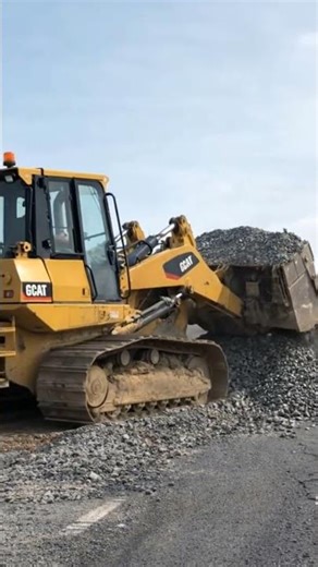 Lodar working #viral #excavator #xcavator #trending #bulldozer