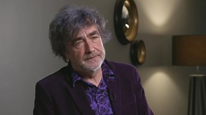 À l'occasion de la sortie de son 20ème album Baby Love, Jean-Louis Murat nous parle littérature et chanson ! Regardez notre interview et écoutez son album en Hi-Res sur Qobuz si ce n'est pas déjà chose faite 📀 http://qob.uz/jlmbabylove | Qobuz