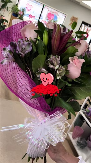 Lo que el cliente prefiera el color que le guste .Esta muy cerca de ti #flowerarrangements❤️ #loveones❤️💫 #romanticizeyourlife #happybirthday