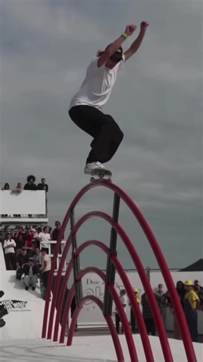 Rollerblading x Skateboarding full video on YouTube. #rollerblading #skateboarding #skateboard #inlineskating #inlineskates #skateboarder #aggressiveinline