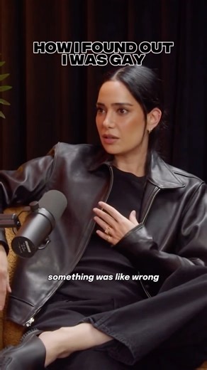 lauren KITTENS abedini on Instagram: "Love a plot twist🌈 I didn’t know I was gay until I did and then…everything made sense Full episode -> @shecomeswithbaggage__ #wlw #lqbtq #wuhluhwuh #lgbtqpodcast"