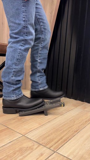 Botín 701 Negro piel de res 🐂 , contáctanos y ordena el tuyo. #paratii #r #botines #boots #botineslaraboots #tendencia