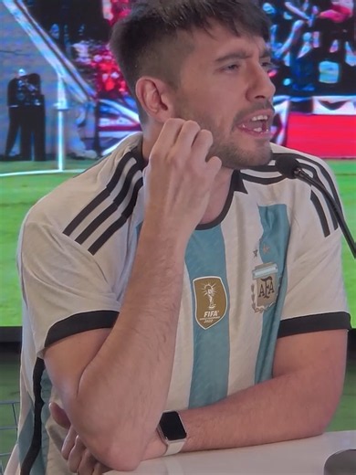 Míralo completo en youtube: 1 Argentino vs 10 Extranjeros #parati #Argentina #Brasil #Mundial #Displicentes #debate #futbol
