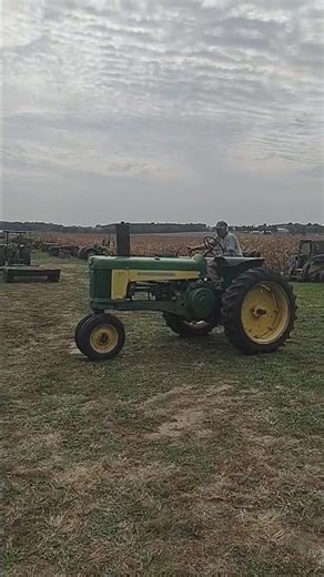 JOHN DEERE 530 GAS TRACTOR