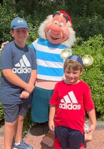 Meeting Smee from Peter Pan Meet & Greet EPCOT at Disney World #peterpan #epcot #disneyworld #disneyparks