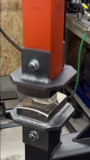 自作ハンマープレスで空き缶潰してみた