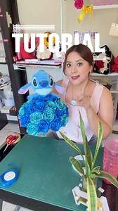 59K views · 1.2K reactions | Tutorial de como doblar papel coreano para ramo stitch  Los productos del ramo, listón, peluche y papel coreano son de nuestras amigas de COALI Listones y Moños  Tienda física en Estado de México  Envíos a todo México ✅ Consulta su catálogo aquí: www.coalilistones.com.mx #coalilistones | Fershyvlogs | Facebook