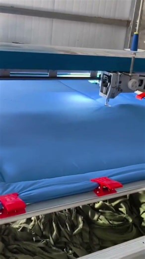 The process of making a blanket using a special machine in a clothing factory#youtubeshorts #fyp