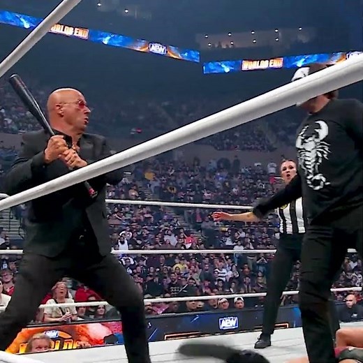 #AEWWorldsEnd 2023: Don Callis wanted no part of Sting… even with a bat in hand! 😭
