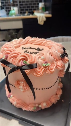 My first Cake ever, how did i do? Do u like it?