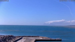 What a natural spectacle. Levanter Clouds above the Rock of #Gibraltar - Live https://meteo365.es/livecams/sotogrande.php | Spainweather