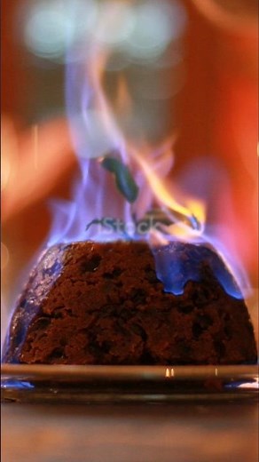 🎅🔥 Flambéed Christmas Pudding 🇬🇧 — The Best Ultra-Gourmet Recipe ✨🍒🔥🎄