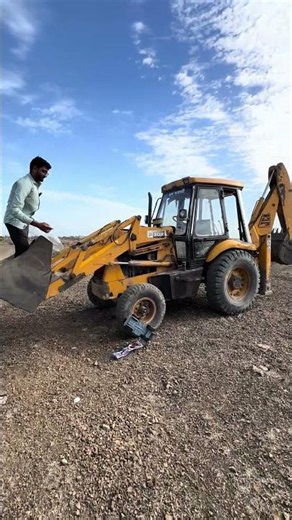 THAR CAR DAMAGED BY MY JCB