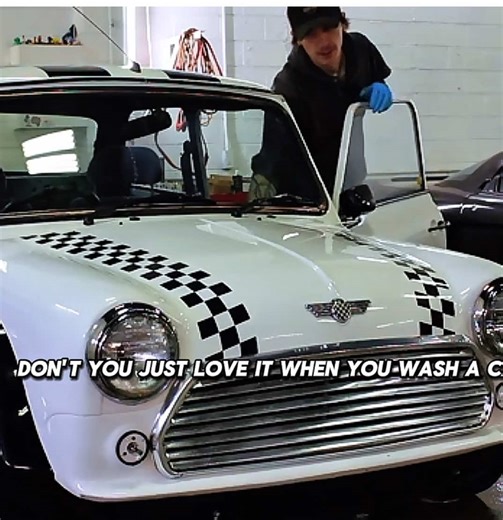 Mini Cooper Classic: Restored After 12 Years in Garage