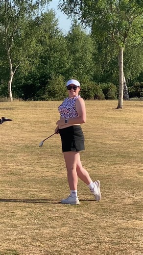 Pregnant Golfer Embraces the Summer Sun