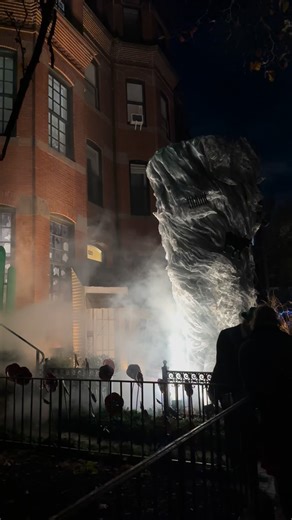 Happy Halloween from Back Bay & Beacon Hill 🎃 The most perfect fall weather for trick-or-treating around Boston 🍬👻 | The Boston Calendar