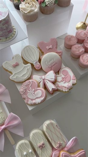 This dessert table set up was truly a treat to the eyes 💕 #desserts #desserttables #babyshower