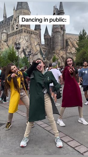 Expecto Patronum Dance in Harry Potter World! 👀⚡️ Had a blast at the Orlando Informer Meetup! ❤️ | The K3 Sisters Band